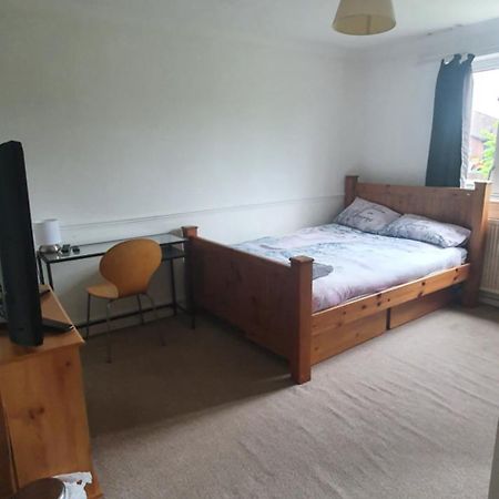 Spacious And Serene Stay Near Milton Keynes Centre Willen 객실 사진