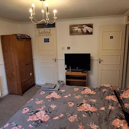 Spacious And Serene Stay Near Milton Keynes Centre Willen 객실 사진