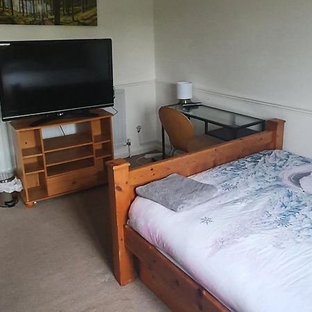Spacious And Serene Stay Near Milton Keynes Centre Willen 객실 사진
